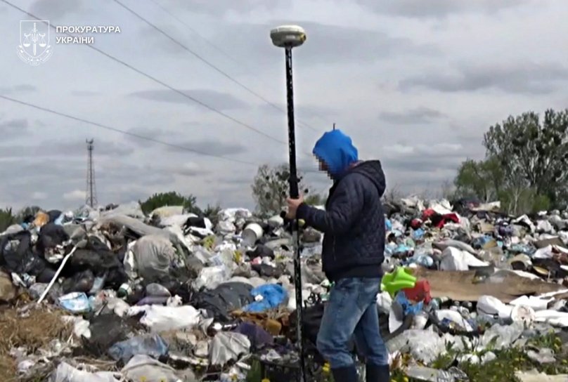 Майже 1 млн грн сплатить Глинянська міськрада за забруднену сміттям землю – 01