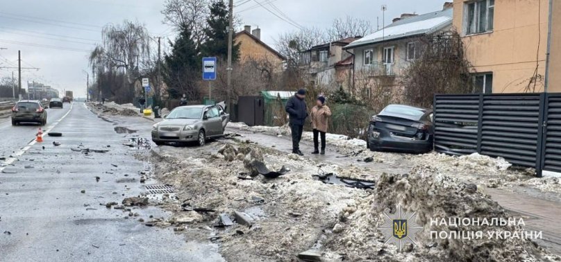 36-річний водій Tesla скоїв ДТП на Княгині Ольги — троє травмованих – 01