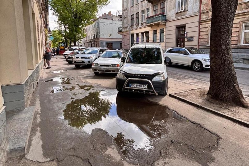 У Львові на одній з вулиць для транспорту перекриють смугу руху – 01