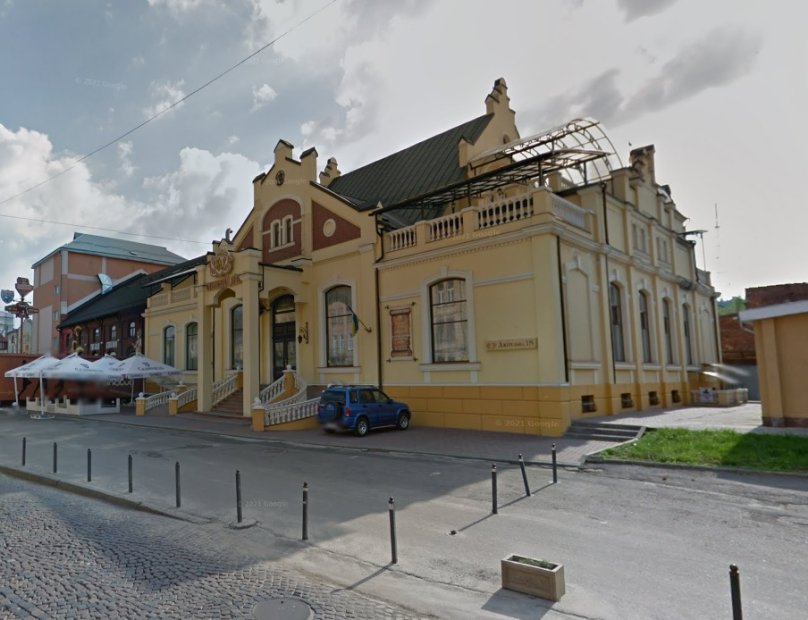 Будівля колишнього візового центру на вул. Джерельній,18