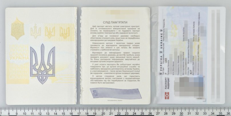 На кордоні з Львівщиною українка хотіла проїхати з розірваним навпіл паспортом – 02