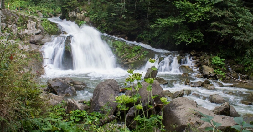 Водоспад Кам’янка, у який впала дитина