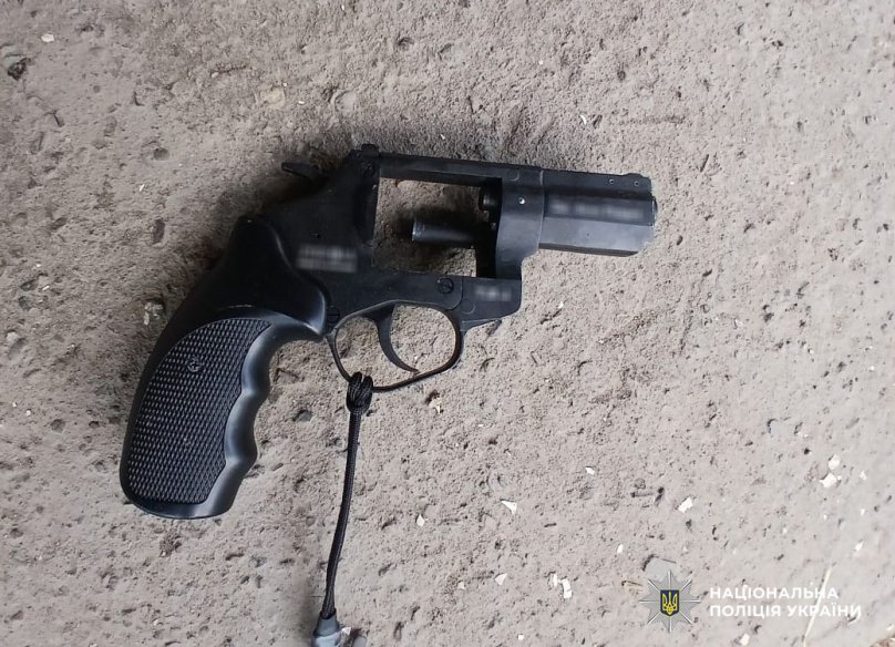 Фото револьвера Флобера, з якого стріляв чоловік