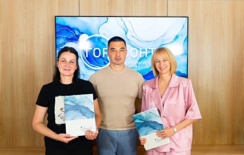 Машталір Каріна (керівниця центру медичної реабілітації NextStep Ukraine Lviv), Сергій Трач (директор клініки «Горизонти»), Мар’яна Чемерис (співзасновниця клініки «Горизонти»)