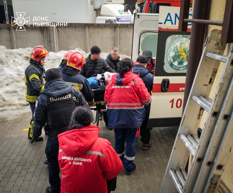 44-річний львів’янин випав з вікна офісу на п’ятому поверсі – 01