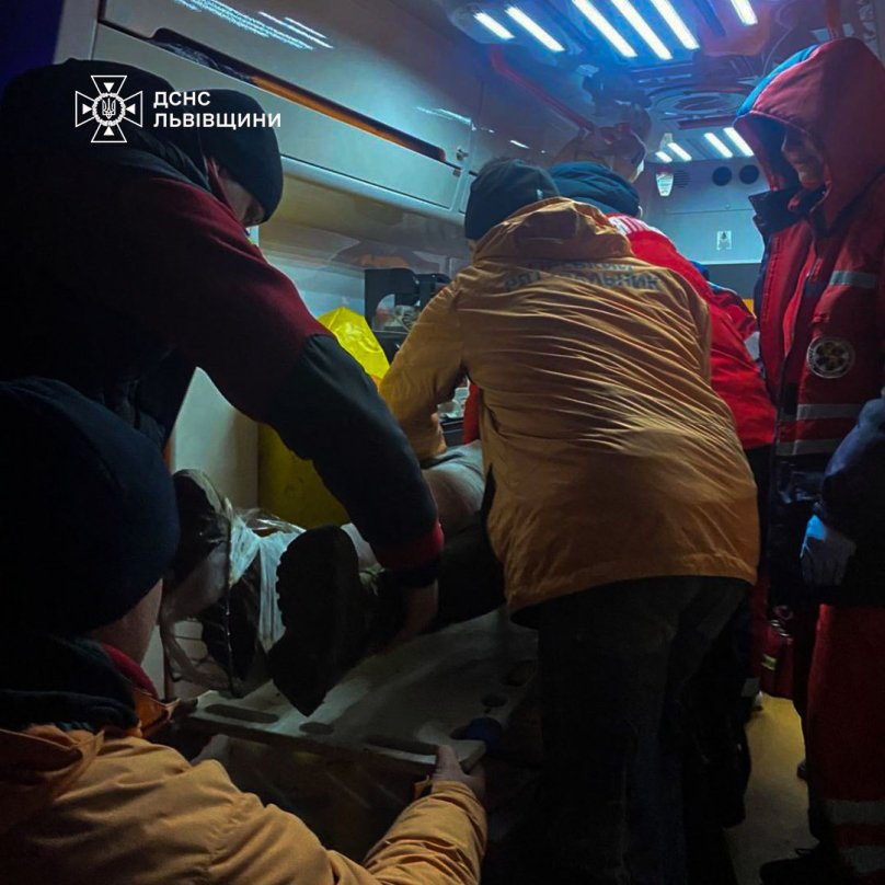 З гори у Славському евакуювали 21-річного травмованого киянина – 02