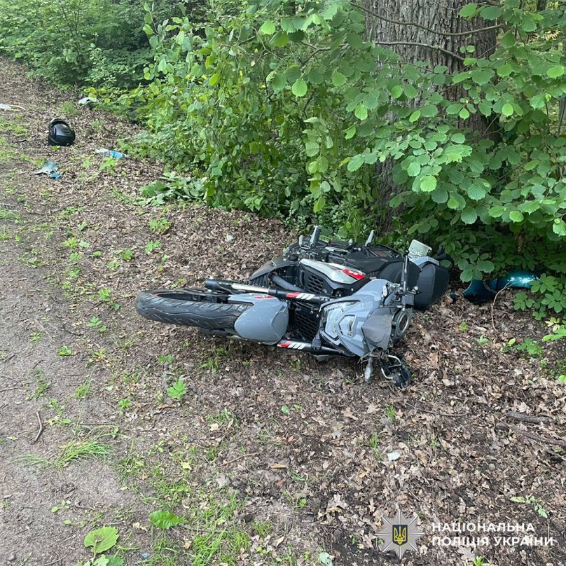 На Львівщині госпіталізували двох підлітків через зіткнення мотоцикла та скутера – 01