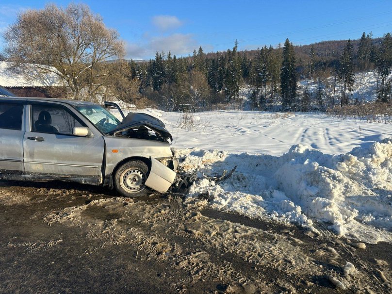 На Стрийщині у важкій аварії травмувався 42-річний водій – 02