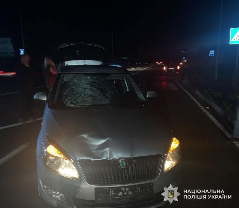 Автомобіль, який збив дівчину на переході