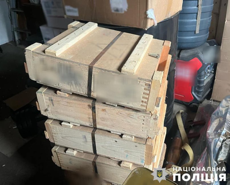 У гаражі на Житомирщині виявили арсенал з 25 кг вибухівки – 01