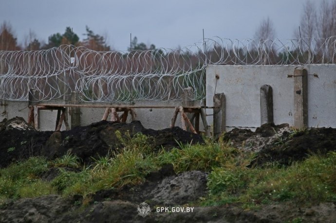 Білоруси показали, як виглядає українська стіна на кордоні  – 02