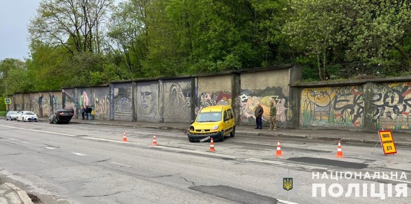 Фото з місця аварії на вулиці Винниця у Львові