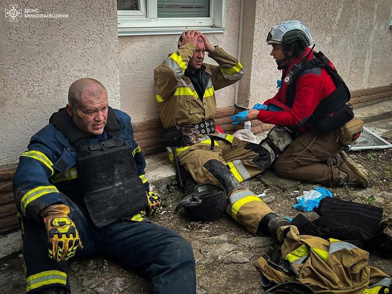 Внаслідок повторної детонації у Миколаєві постраждали п’ять рятувальників – 01