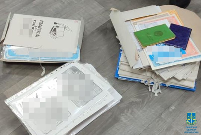 Мешканка Львівщини обіцяла організувати виїзд з країни через фіктивну довідку за 5500 доларів – 01