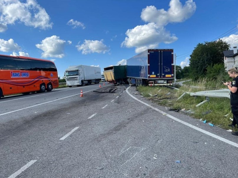 На Львівщині внаслідок зіткнення з вантажівкою загинув літній чоловік – 02