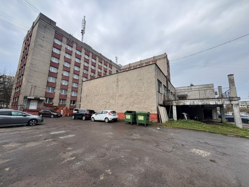 Ділянка біля готелю «Гетьман»