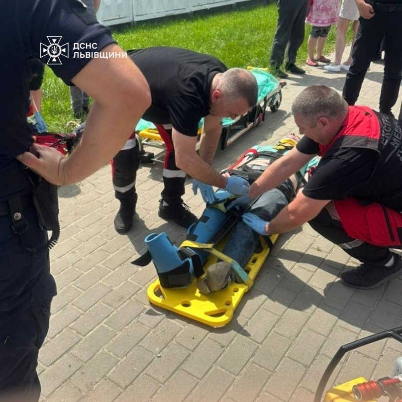 На Львівщині внаслідок аварій госпіталізували чотирьох людей – 02