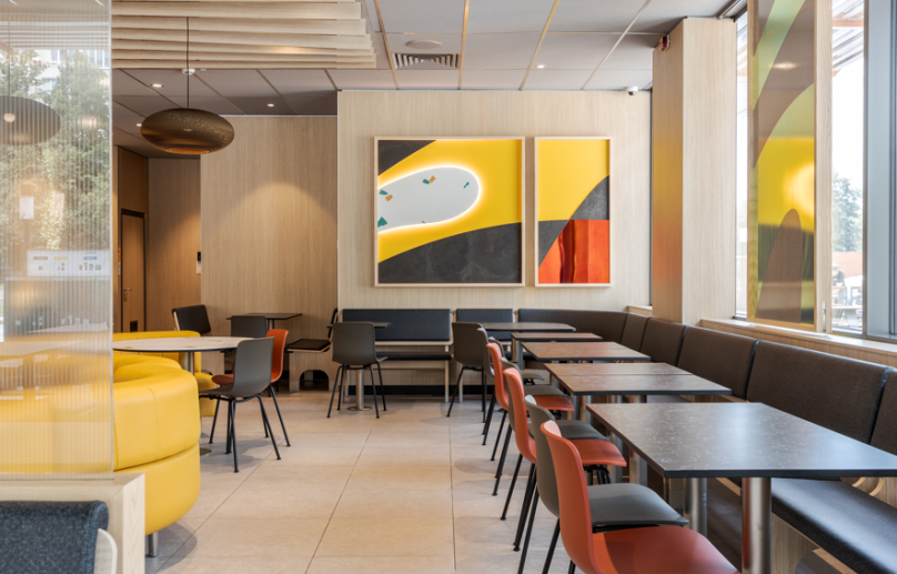 У Львові відкрили перший в Україні McDonald’s з еко-дизайном – 01