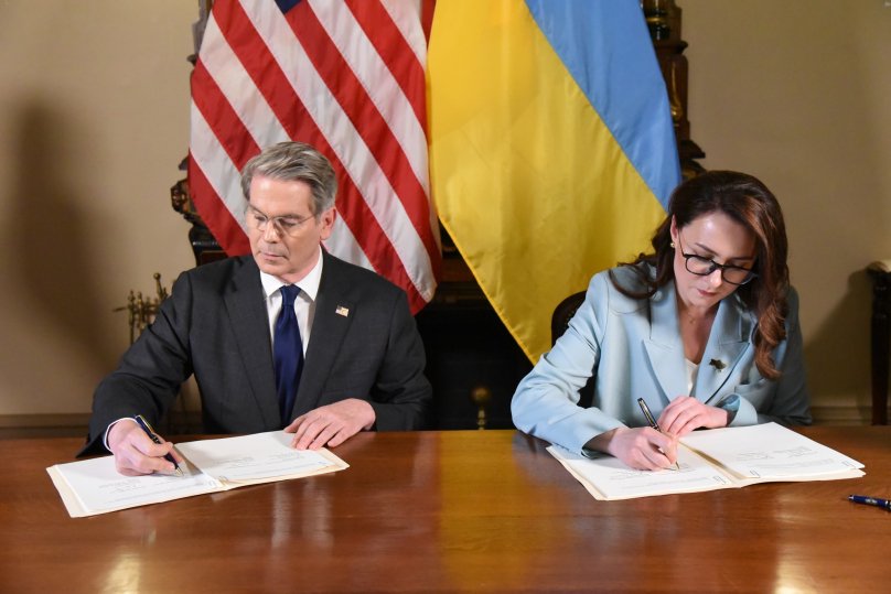 Україна і США підписали угоду про надра: що вона передбачає – 01