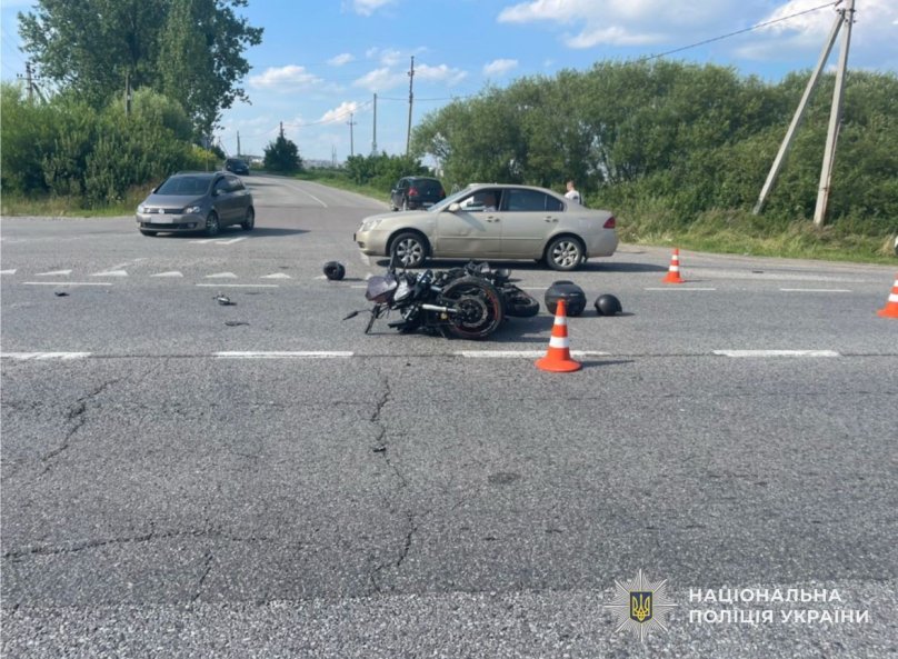 Мотоцикліст та водійка легковика травмувалися у ДТП на трасі біля Львова – 01