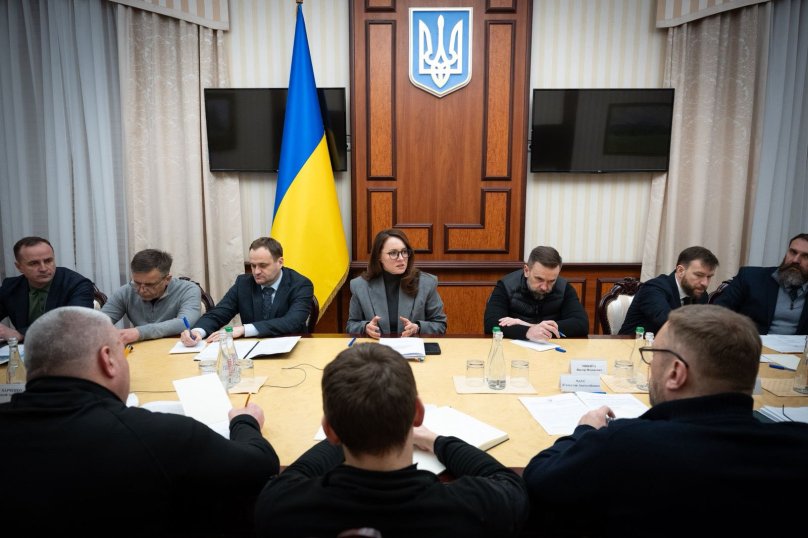 Безкоштовне харчування у школах, укриття та підвищення зарплат: Свириденко провела зустріч з головами ОВА – 01