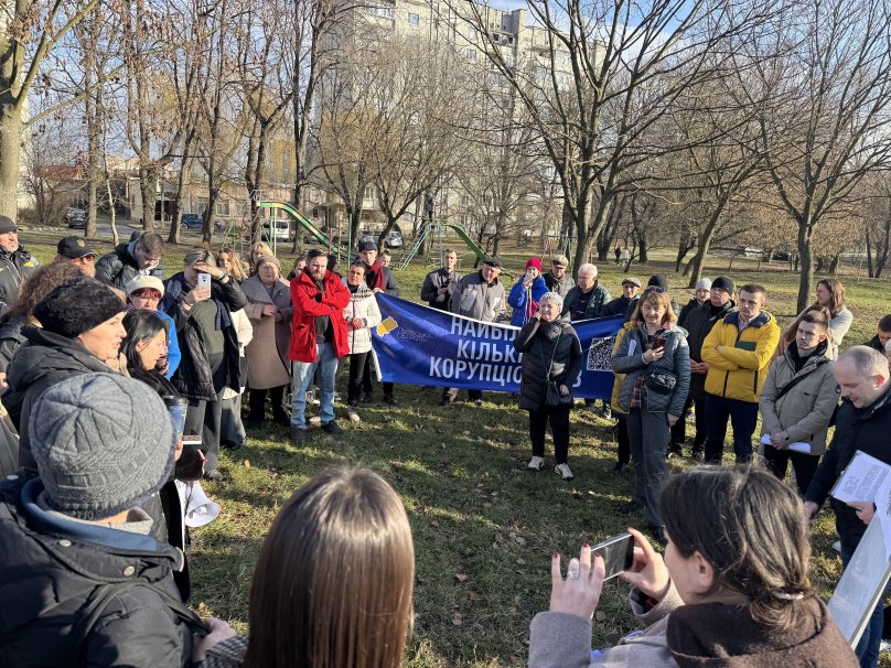 Мешканці на зустрічі з чиновниками