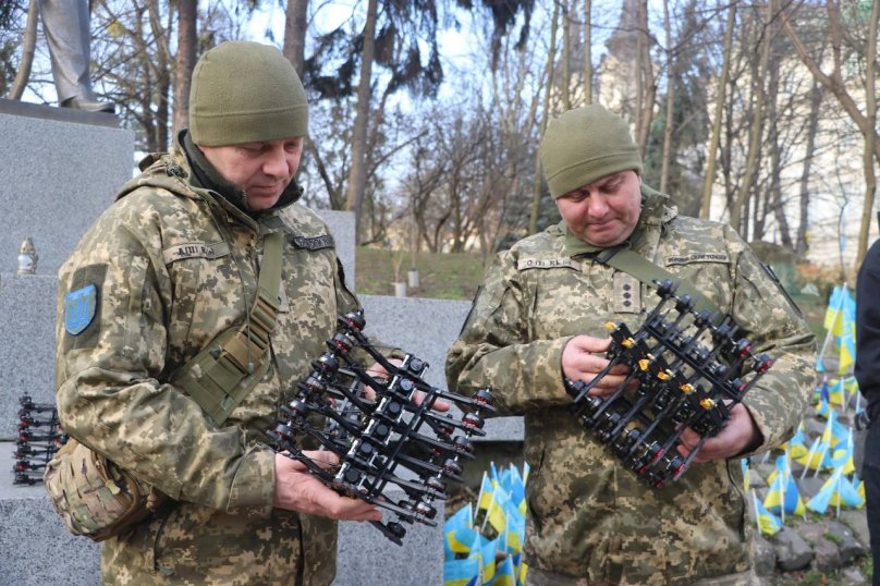 Львівські благодійники передали військовим 100 нових безпілотників – 01