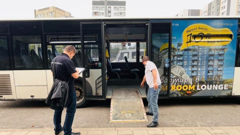 У Львові перевізникам виписали 70 штрафів за автобуси, які не під’їжджали до зупинок – 01