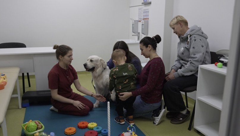 У Львові з’явився перший пес-терапевт, який допомагає маленьким пацієнтам – 01