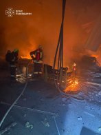 Вночі постраждали двоє працівників атакованого росіянами підприємства у Жовкві – 01