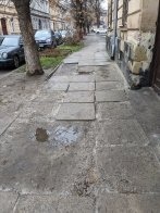 Після дощу неможливо ходити: у Львові на Підзамче просять відремонтувати тротуари – 01