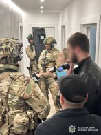 У Львові розслідують крадіжку понад 3 млн грн у клієнтів еротичних шоу-барів – 03