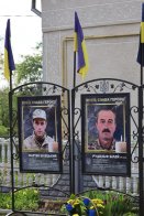 Родинам загиблих воїнів вручили нагороди на відкритті Алеї Героїв на Львівщині