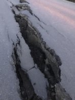 Наче після землетрусу: на Львівщині люди скаржаться на дороги із величезними тріщинами (фото) – 05