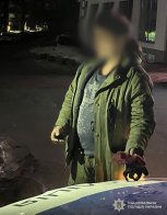 У центрі Львова троє чоловіків напали на 65-річну жінку та пограбували її – 03