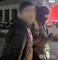 У центрі Львова троє чоловіків напали на 65-річну жінку та пограбували її – 01