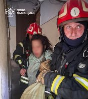 У Львові зі вщент згорілої квартири врятували 56-річну жінку – 03