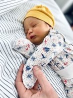 Соломійка, яка стала сотим немовлям, яке з’явилася на світ у пологовому відділенні лікарні святого Миколая. Фото ЛМР