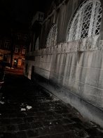 «Падають досить великі фрагменти»: у центрі Львова обвалюється фасад старого будинку – 02