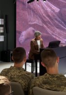 Музика, що зцілює: у львівській галереї ZAG відбувся вечір піано-терапії Євгена Хмари  – 01