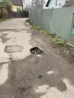 У Шевченківському районі Львова просять залатати дві ями на дорозі (фото) – 01