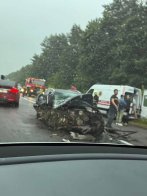 На трасі Львів — Шегині перекинувся туристичний автобус з дітьми: дорогу частково перекрили – 02