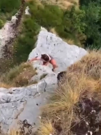Італієць на передсмертному фото позував з дівчиною перед падінням з висоти 200 м (фото) – 02