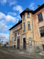 Відома культурна менеджерка продає колишню монастирську школу біля палацу у Роздолі – 03