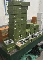 Митники виявили підроблені AirPods і брендові аксесуари в вантажівці з Польщі – 01