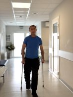 Ногу розтрощило уламками дрона: у Львові медики врятували військового від ампутації – 02