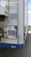 Водії вантажівок у Львові ігнорують штрафи за паркування та перекривають смугу руху – 04