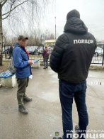 Поліція Чернгівської області викрила двох чоловіків на збуті контрафактного алкоголю