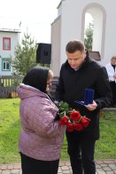 Родинам загиблих воїнів вручили нагороди на відкритті Алеї Героїв на Львівщині