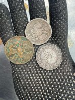 На Львівщині митники вилучили у 49-річної жінки російські монети та банкноти – 01